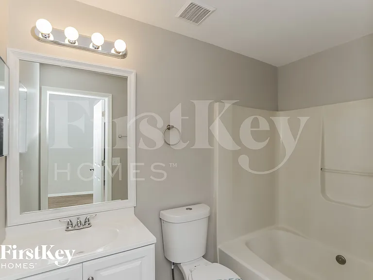 2201 Wagonwheel Ave SE — Photo 9