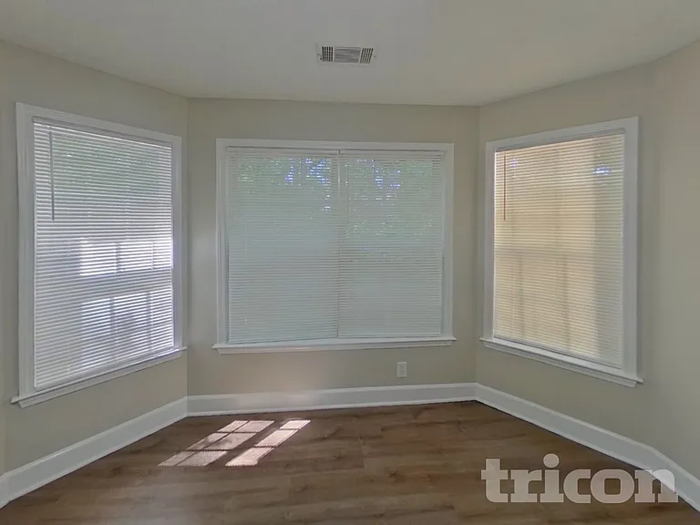 111 Beaverbrook Ln — Photo 10
