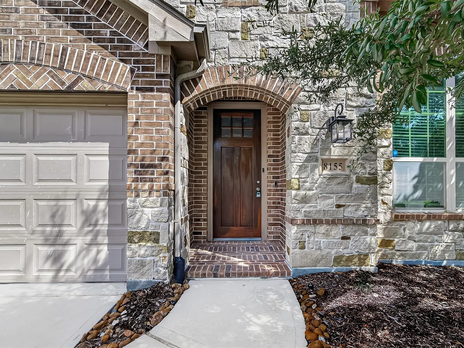 4 bed, 2.0 bath, 2338 sqft, $2,500 — Photo 4