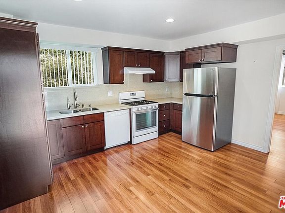 3rd image of 5635 Mammoth Ave