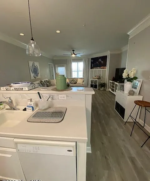 240 Woodlands Way #17 — Photo 6