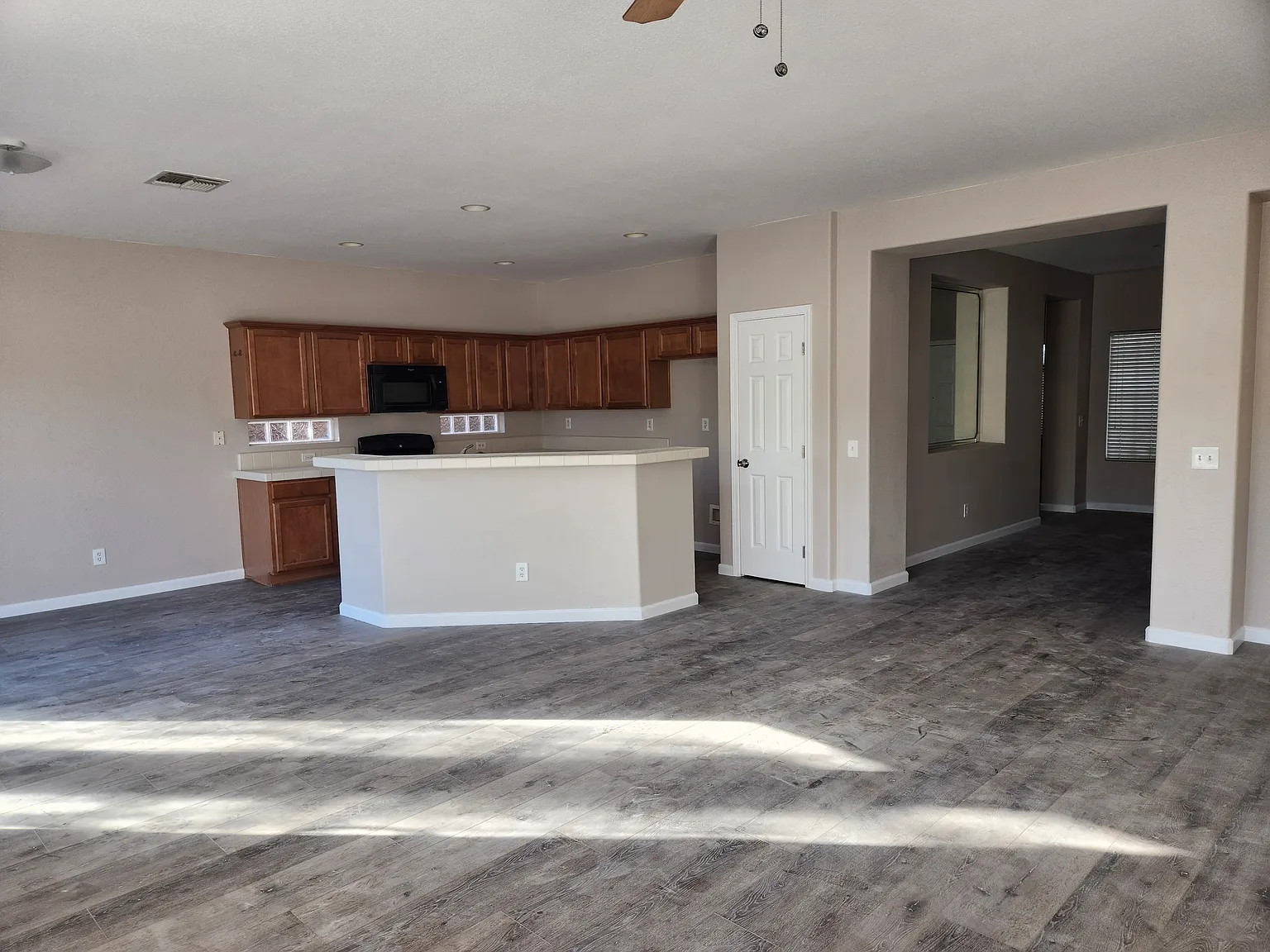 3 bed, 1708 sqft, $3,200 — Photo 3