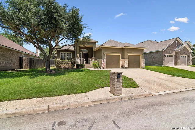 4 bed, 2.0 bath, 2488 sqft, $3,300 — Photo 2
