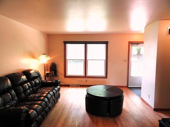 4th image of 1827 Paramount Dr