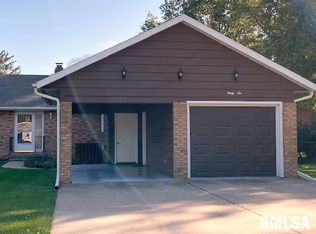42 Middle Park Dr, Canton, IL 61520