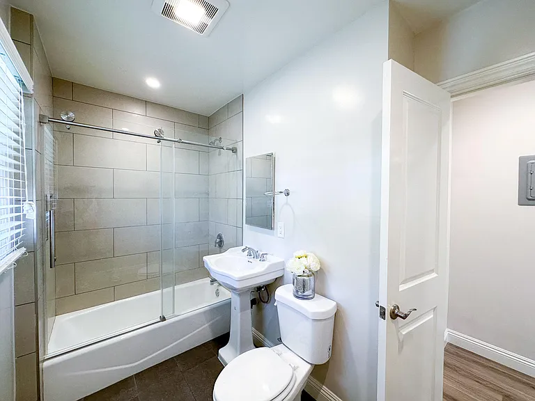 32 N Marengo Ave #E — Photo 20