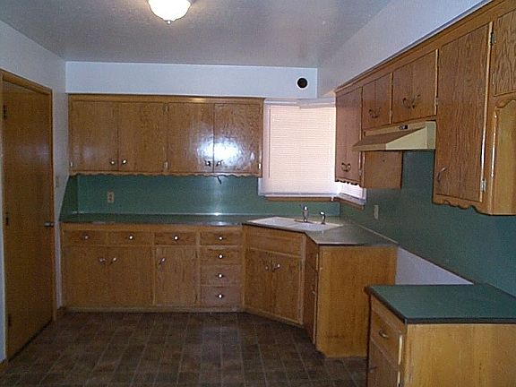 Kitchen, Elec Stove, Refrigerator