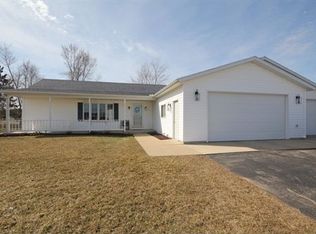 637 Bauer Ln, Rio, WI 53960