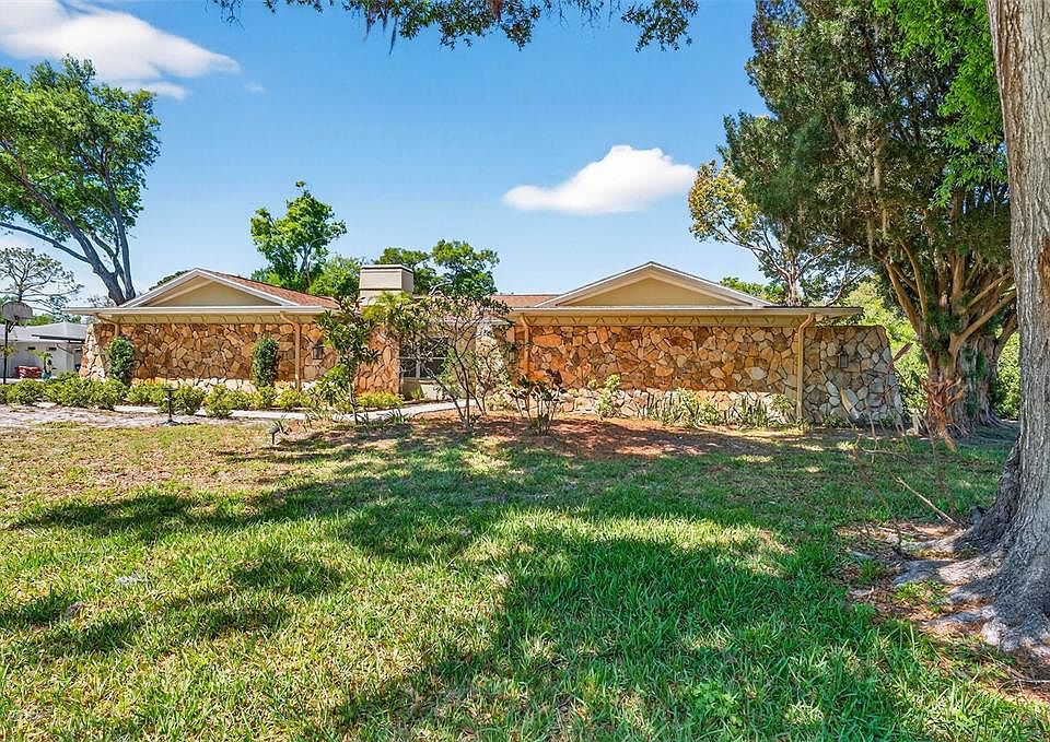 1st image of 2111 Paddock Cir