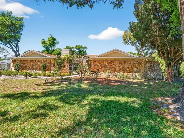 2111 Paddock Cir, Dunedin, FL 34698