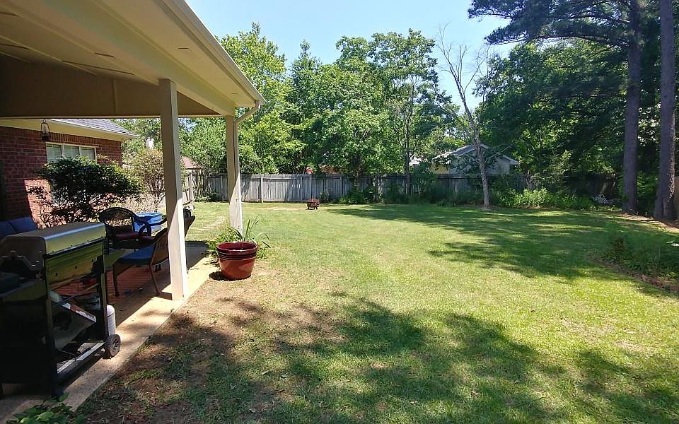 2nd image of 303 River Ridge Cv