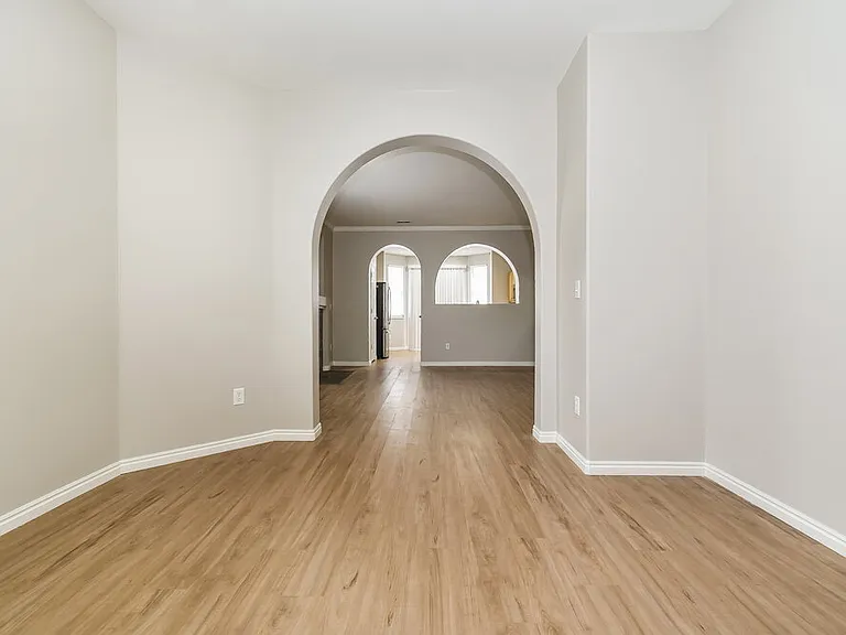 1040 York Dr — Photo 7