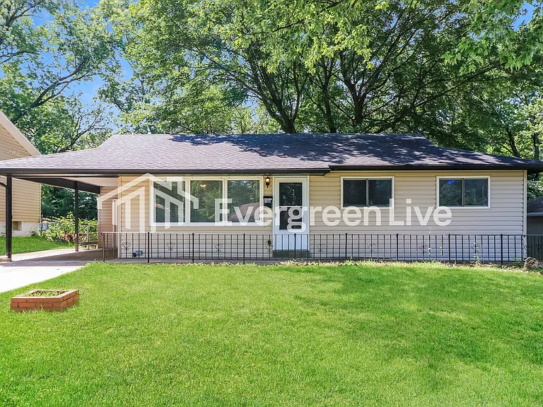 8366 Gladys Dr — Photo 1
