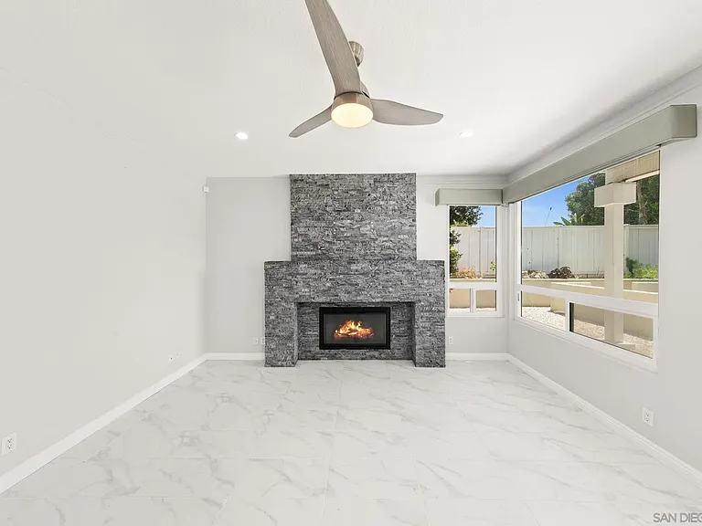 1068 Pacific Hill St — Photo 22