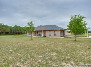 101 Bear Trce, Floresville, TX 78114