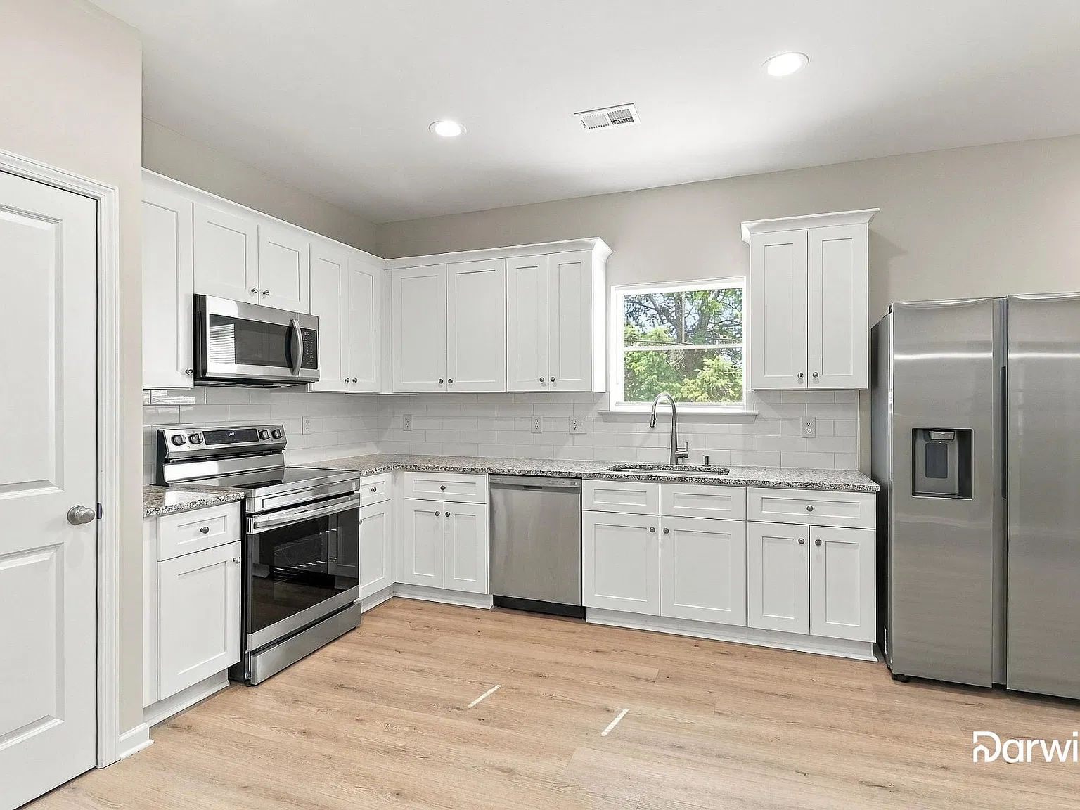 3 bed, 2.0 bath, 1190 sqft, $1,595 — Photo 3