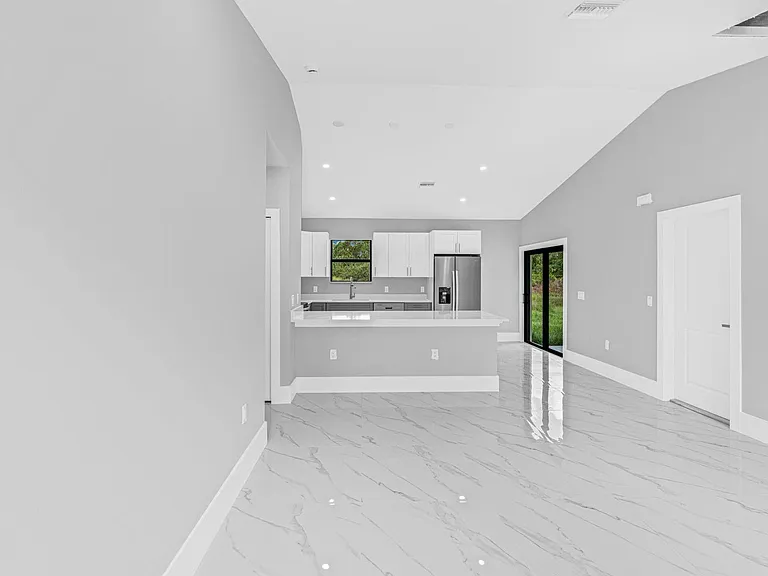 633 Windermere Dr — Photo 3