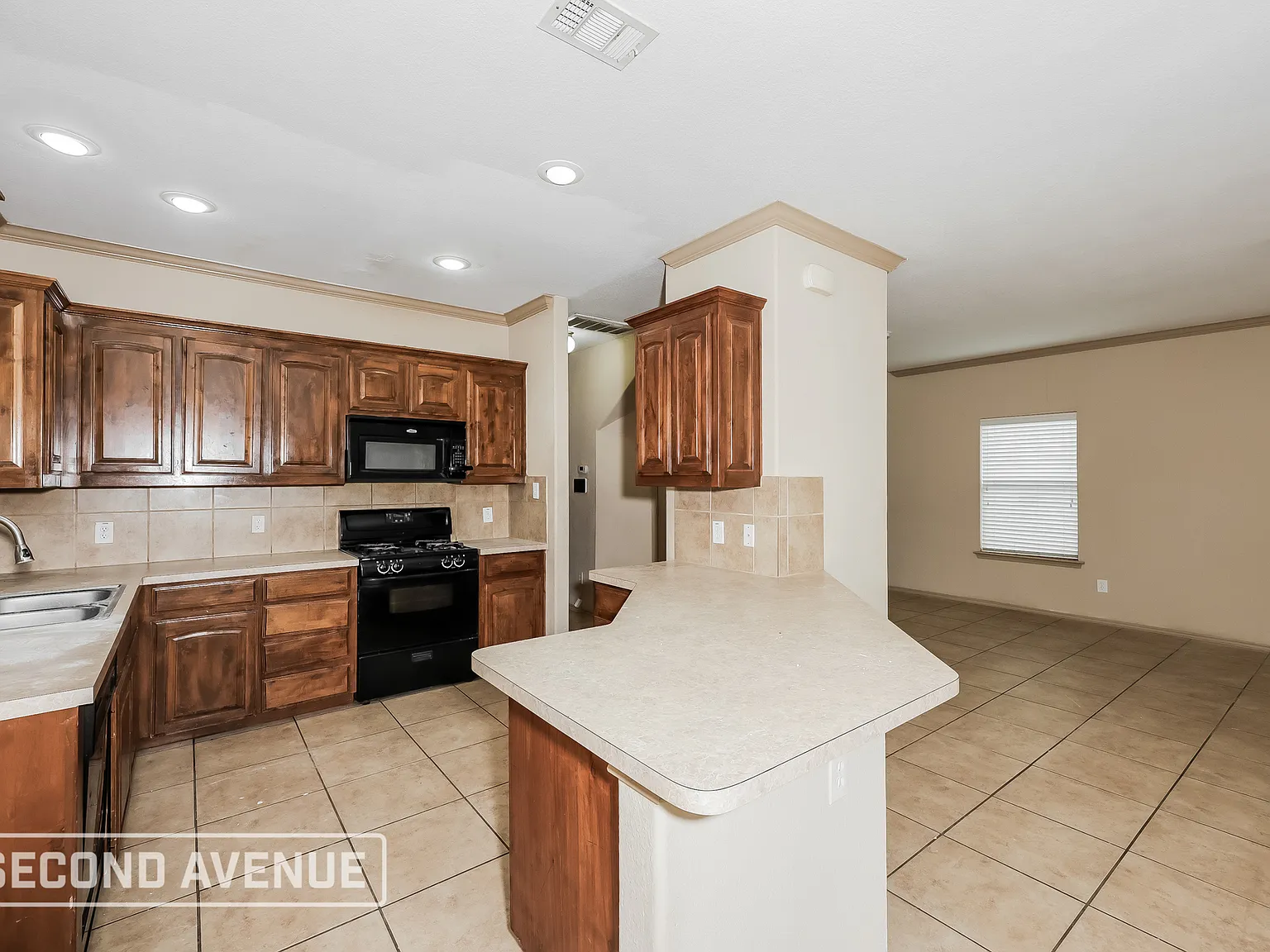3 bed, 2.5 bath, 1847 sqft, $2,549 — Photo 3