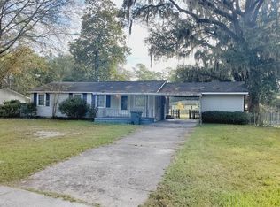 616 1st St, Hinesville, GA 31313