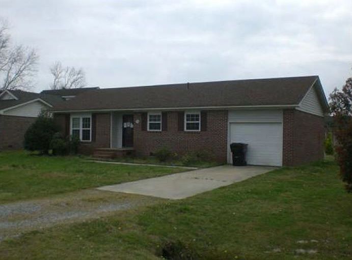 2nd image of 1911 Evergreen Dr