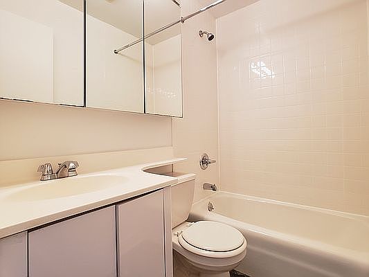 3rd image of 320 E 91st St APT 4FW
