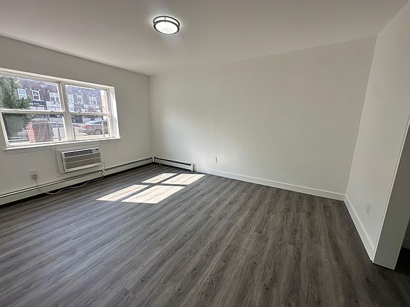 5th image of 560 Washington Ave APT 6