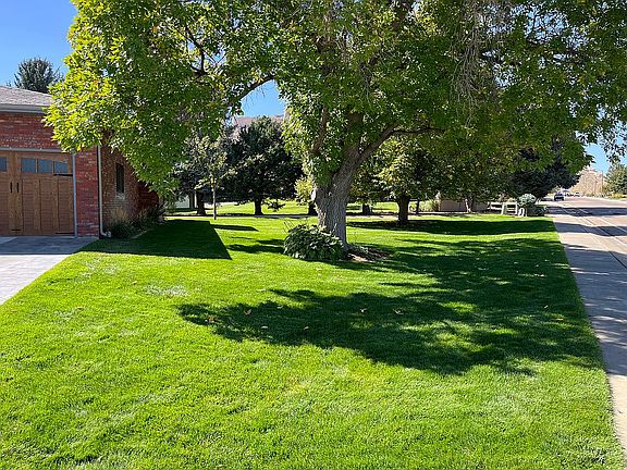 Side Yard, Corner lot