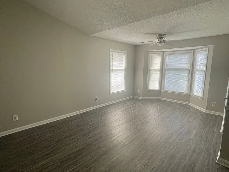 6246 Rosecroft Dr — Photo 9