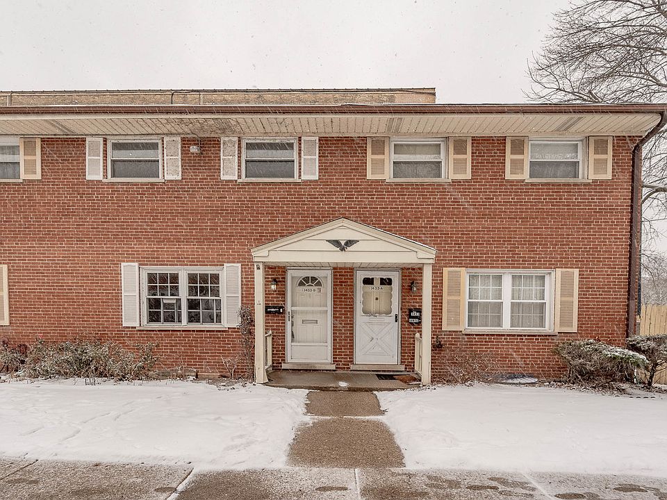 1st image of 1433 W Touhy Ave APT B