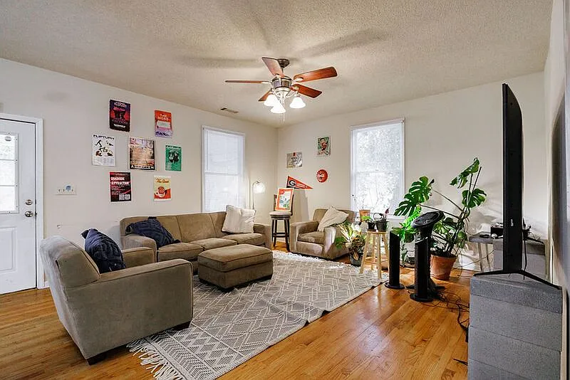 3 bed, 2.0 bath, 1472 sqft, $2,000 — Photo 4