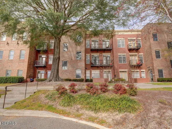 715 N 4th St APT 302, Wilmington, NC 28401