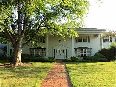1st image of 7 Meadowlawn Dr Unit 10