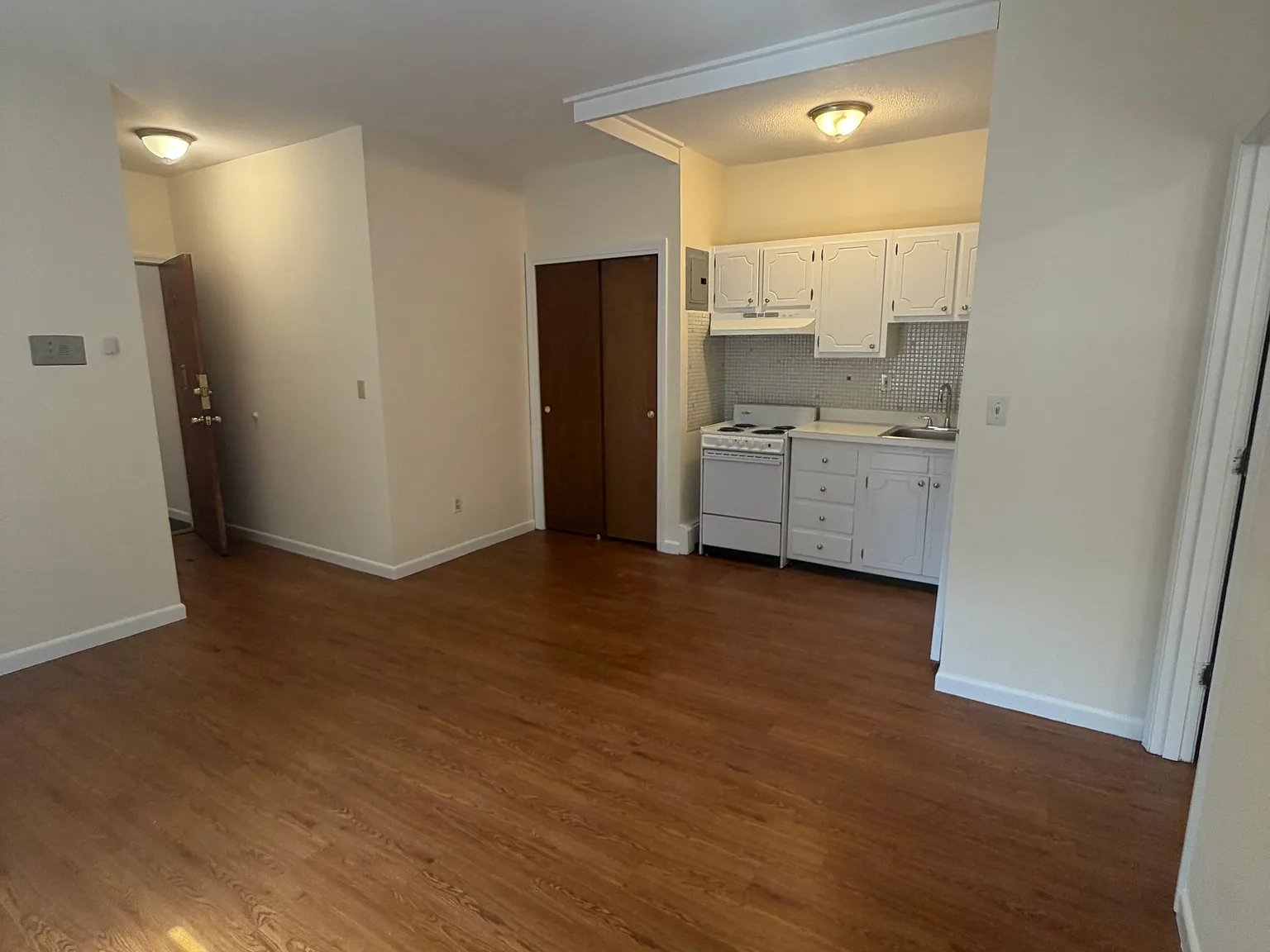 1 bed, 9999 sqft, $2,100 — Photo 2