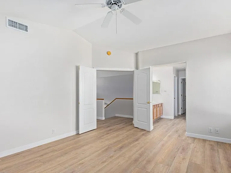 1338 E Grovers Ave — Photo 22