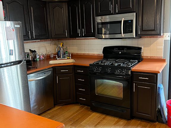 4th image of 2621 S Darien St
