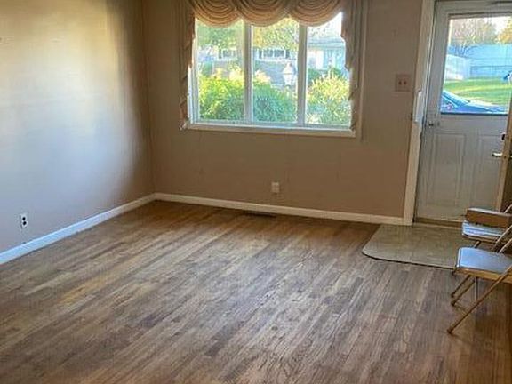 4th image of 2047 Dogwood Ln