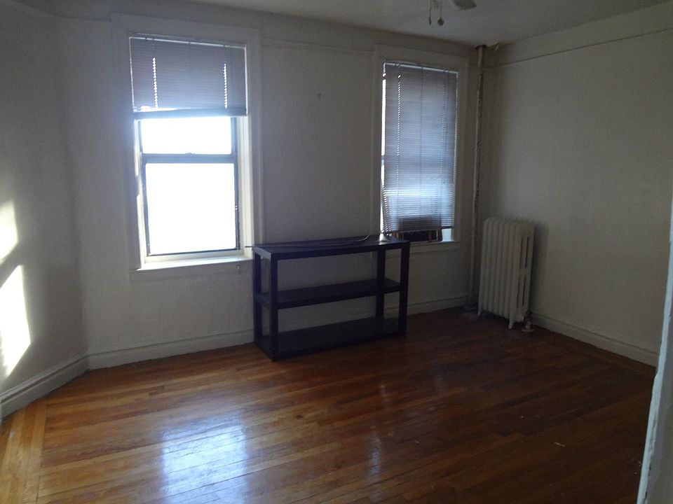 2nd image of 1316 Riverside Dr APT 4H