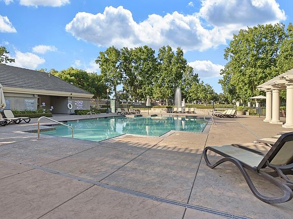 5th image of 4240 Pinehurst Cir