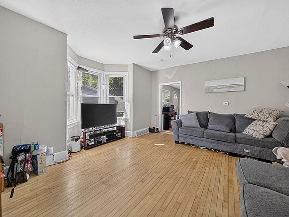 5th image of 422 N 6th STREET