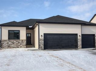 870 8th St, Waukee, IA 50263