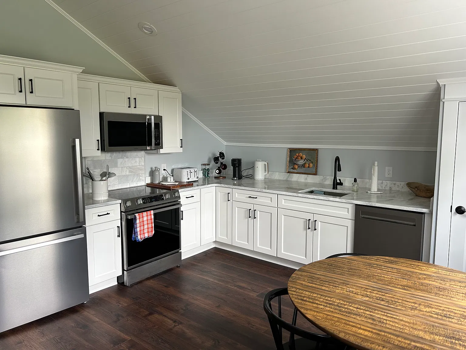 2 bed, 900 sqft, $3,200 — Photo 3
