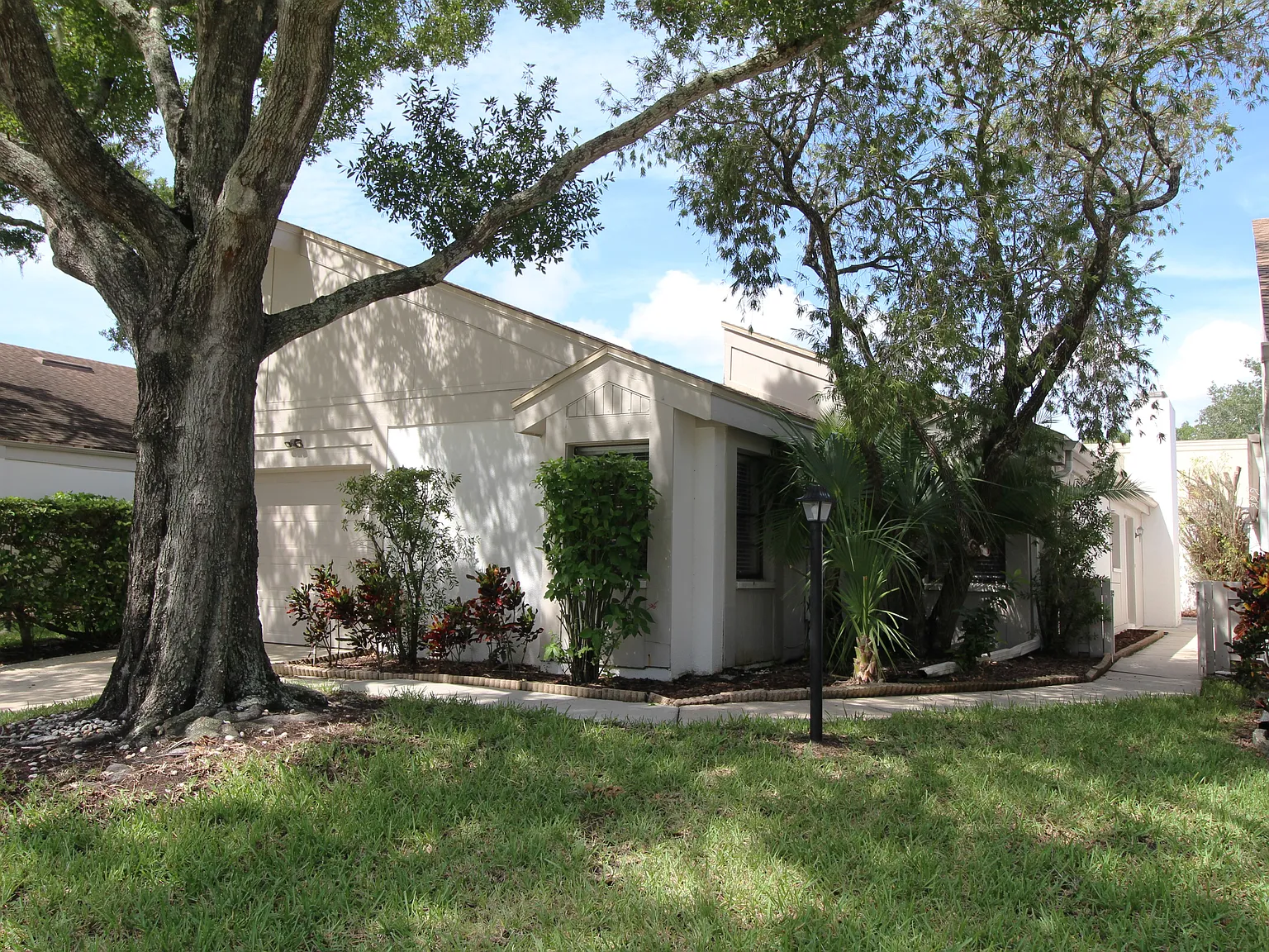 4 bed, 1730 sqft, $3,100 — Photo 2