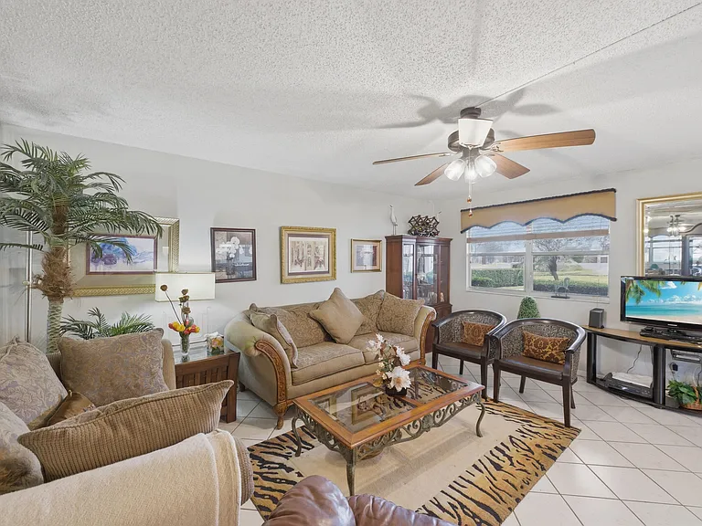 52 Saxony Cir #52-B — Photo 2