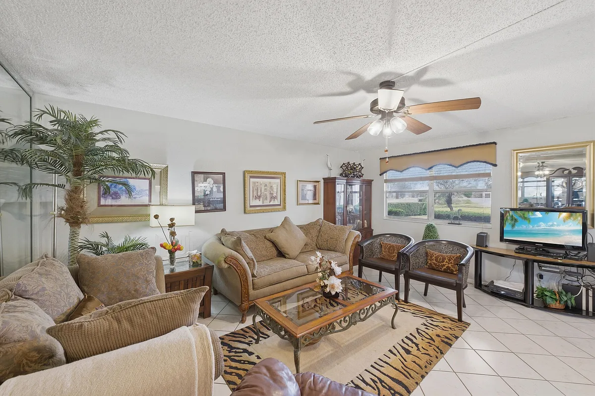 Building Photo - 52 Saxony Cir #52-B