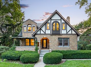 634 Howard St, Wheaton, IL 60187