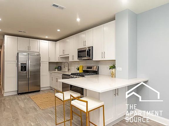 2nd image of 3734 N Racine Ave #2F
