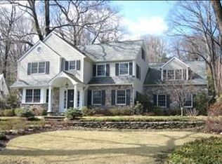 330 Beechwood Rd, Ridgewood, NJ 07450