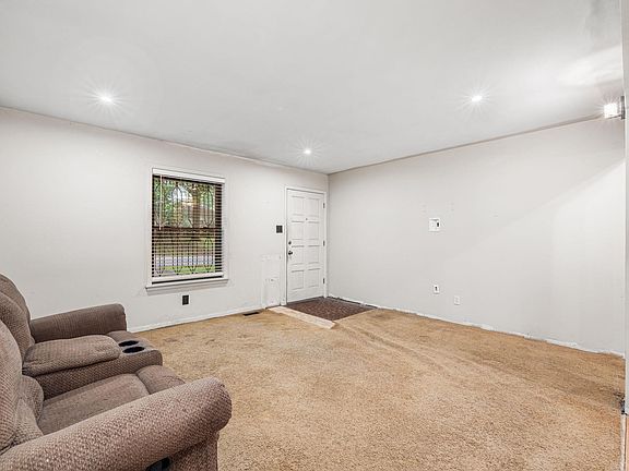 4th image of 302 S Longfield Ave