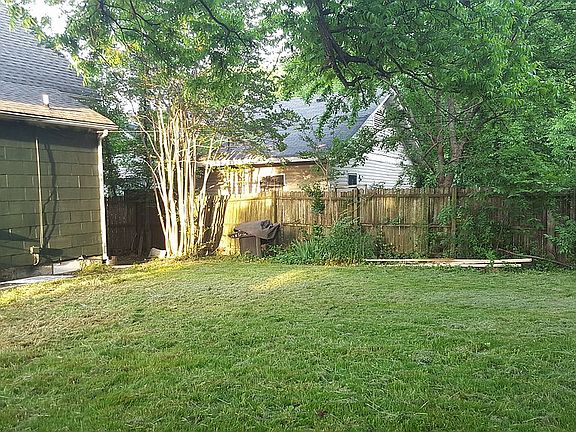 4th image of 2200 E 14th St