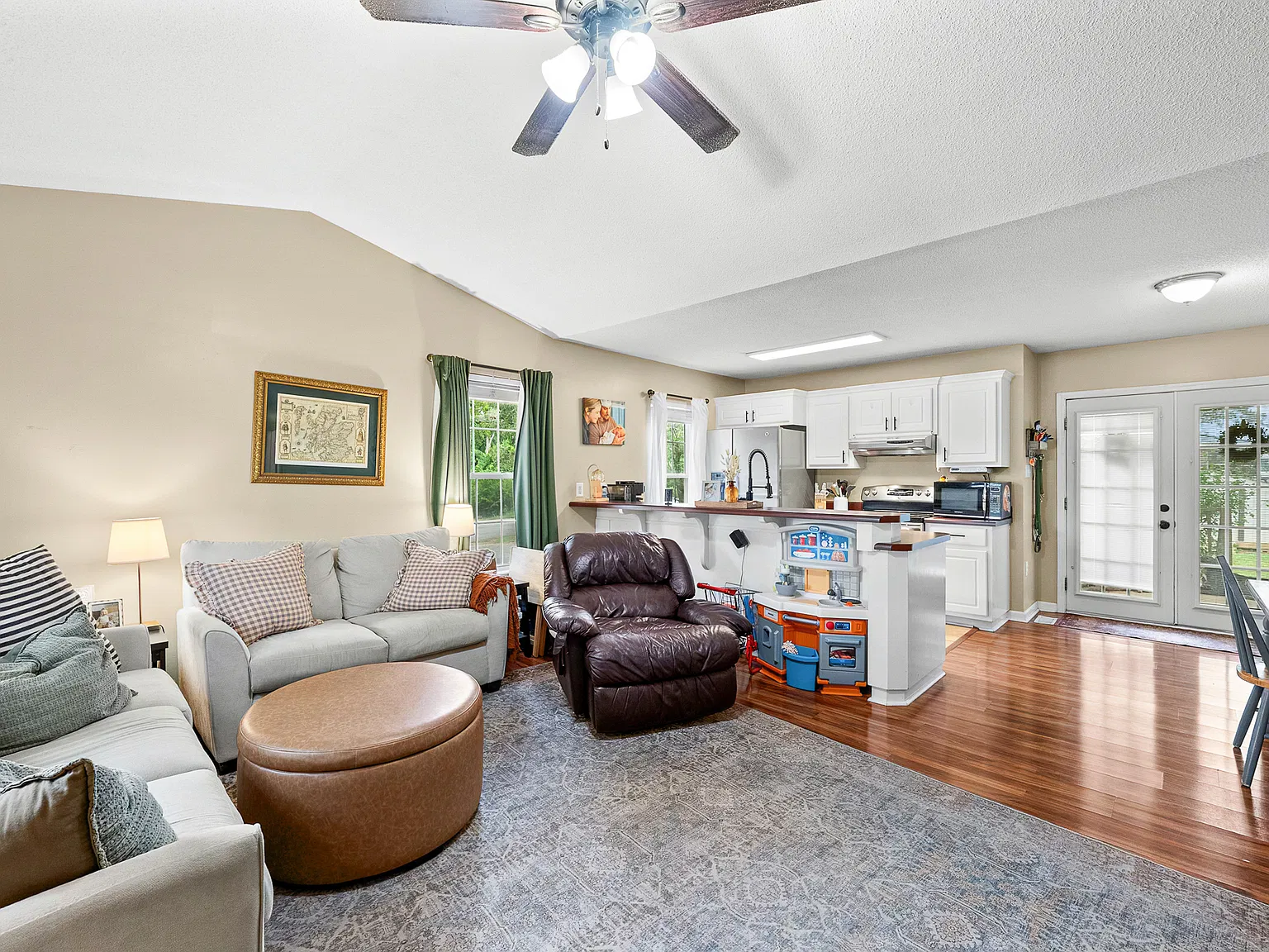 3 bed, 1199 sqft, $1,500 — Photo 3